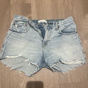Abercrombie & Fitch Mid Rise Boyfriend Short Light wash Denim Size 28/6